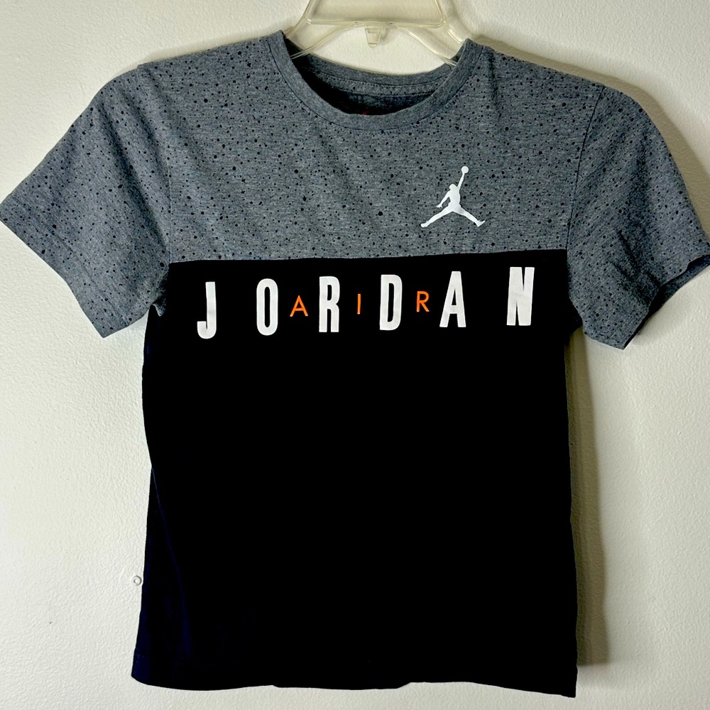 Air Jordan T-shirt, sz M boys 10-12 yrs. Gray and black
